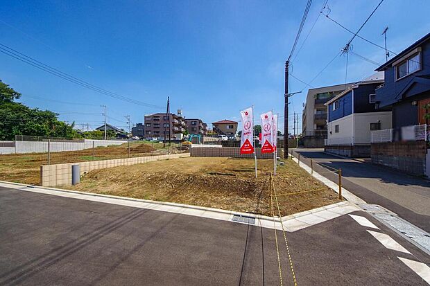【現地写真】通勤通学まで便利な駅まで徒歩8～9分の立地。利便性を享受しながらも、閑静な環境で快適に過ごすことができる住環境です。