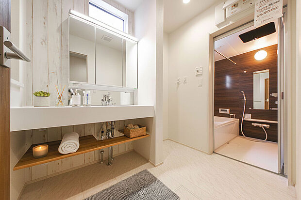 【お洒落な洗面化粧台(1号棟)】間口が広く、お洒落な洗面化粧台(家具や小物はCGによるイメージです)