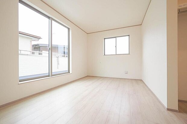 【洋室】約7.75帖の広さ。ウォークインクローゼット付き。