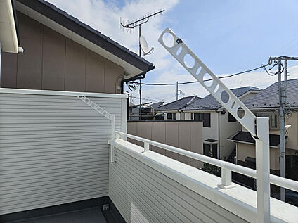 物干し南向きのバルコニーなので洗濯物も干しやすいです♪