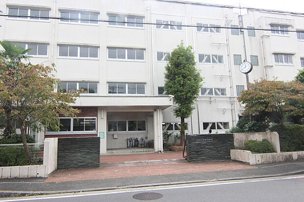 新田中学校（約483m）