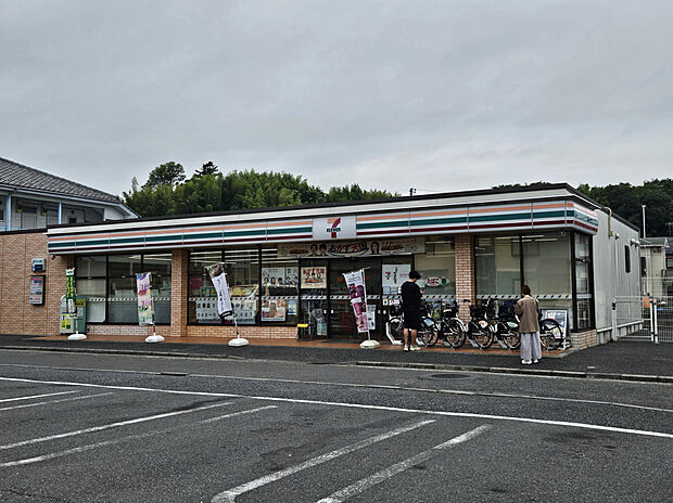 セブンイレブン　横浜新吉田東3丁目店（約207m）