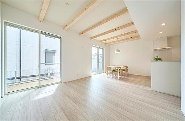 A棟
LDには床暖房を標準装備。寒い冬にしっかり足元から身体を暖めます。冷え性の方はもちろん、ご家族やペットまで嬉しい設備です。