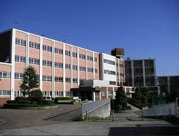 名古屋市立牧の池中学校(約1,072m)