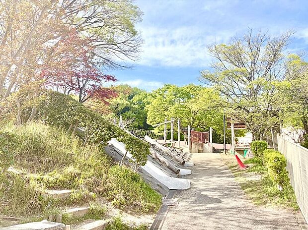 金城学院幼稚園(約1,233m)