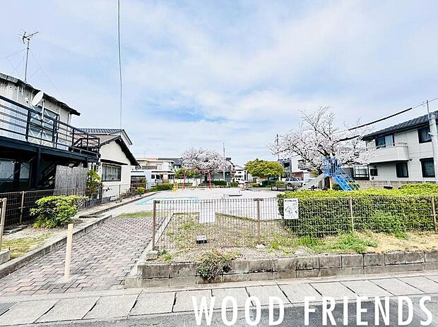 【その他現地】物件北側には公園があり、春になると2階の北側の洋室から桜を見ることができます♪
現地(2026年4月)撮影