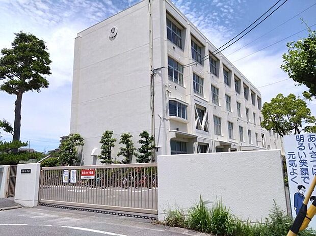白鳳小学校（約660m）
