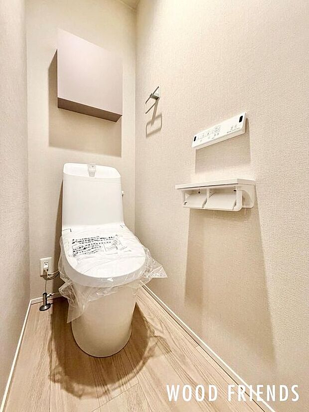 【トイレイメージ】節水タイプ。タンク一体型のフチレス形状でお掃除もラクラク。