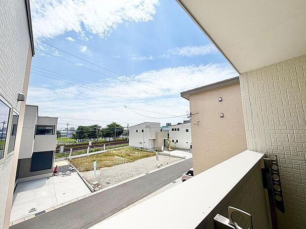 【住戸からの眺望写真】バルコニーには暖かな日差しが注ぎ込みます。
（2026/6撮影）
