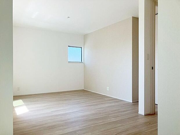 【リビング以外の居室】A棟間仕切り次第で1部屋から2部屋に変更可能な仕様です。お子様の成長やライフスタイルの変化に合わせ、柔軟にお部屋の数を変えられます。