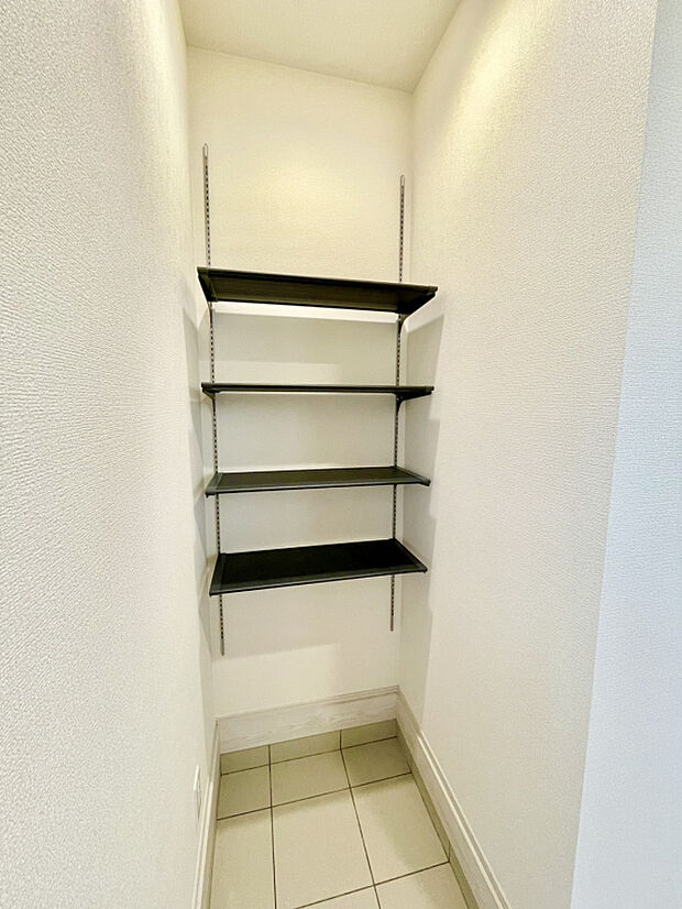 【【1号棟:玄関】】シューズイン収納が便利★ アウトドア用品もまとめて整理