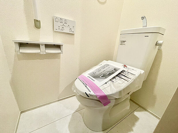 【1号棟:「快適な温水洗浄便座」】温水洗浄便座付きトイレを採用し、毎日を快適にお過ごしいただけます。