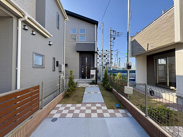 【4号棟/外観】　保育園、小・中学校まで徒歩10分圏内◎お子様の通園・通学がしやすい距離で、子育て世帯に嬉しいロケーションです。