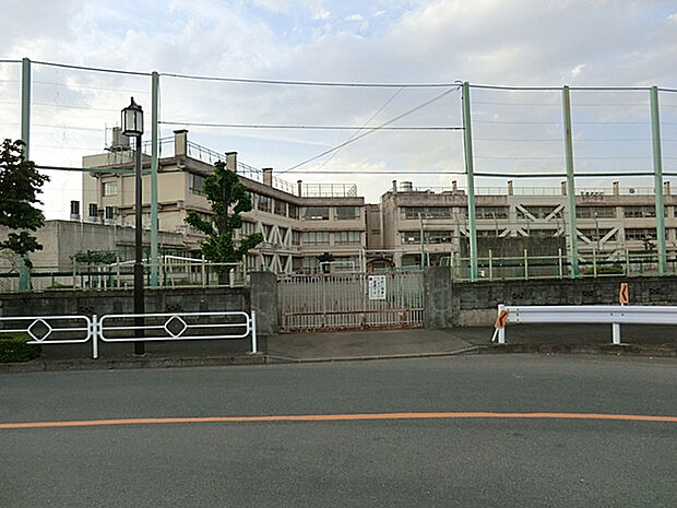 立川市立若葉台小学校　徒歩4分