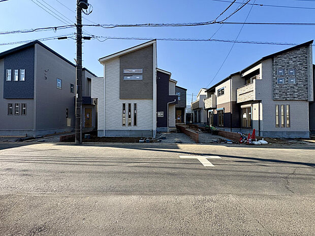 【【現地写真】】明るくオープンなLDKに、振り分けタイプの洋室など、様々なニーズに合わせた暮らしやすい間取りプランを採用。ライフスタイルに合わせてお好みをセレクト可能です。