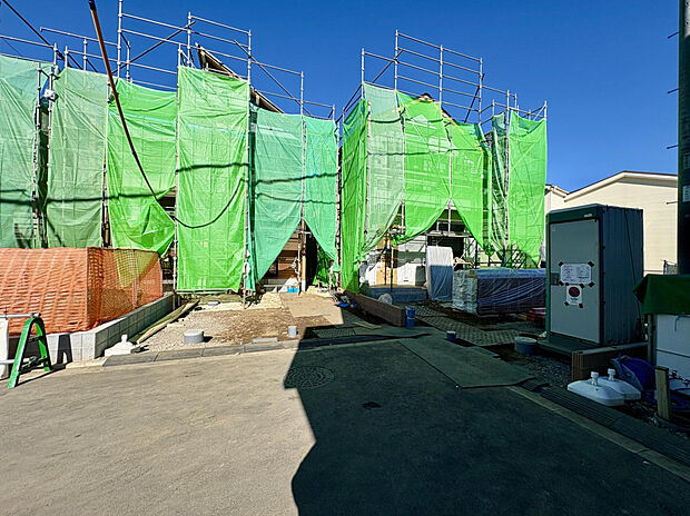 【【現地写真】】コンビニ・スーパーなどの買い物施設が徒歩8分圏内に揃い、利便性良好。商業施設が点在する、所沢街道・新小金井街道へもカーアクセス◎