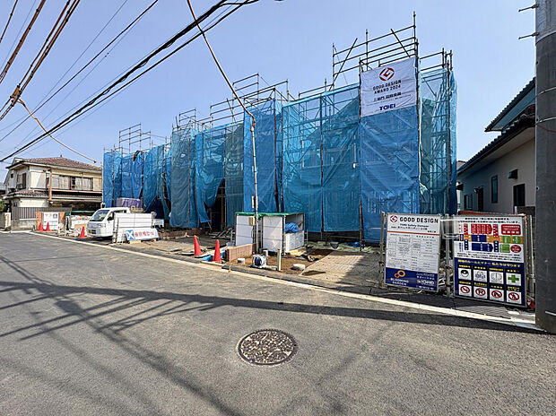 【【現地写真】】建ぺい率50％・容積率100％。全区画36坪以上の敷地を確保しており、駐車スペースや庭付きのプランをご検討いただけます。周囲の建物との距離や陽当りを考慮したプランニングが可能です。