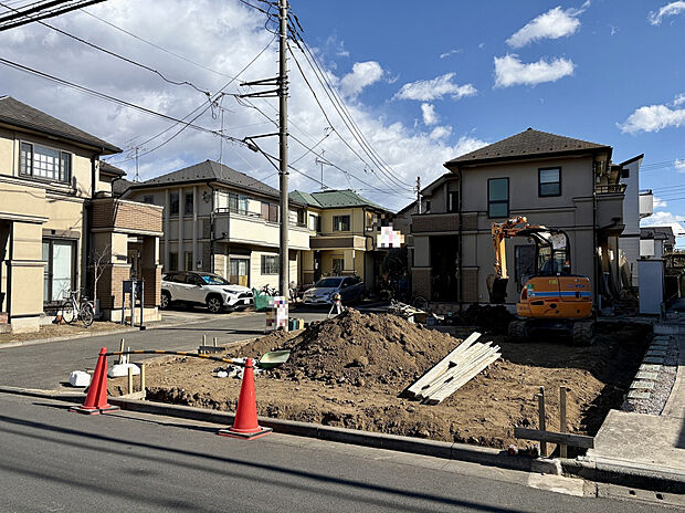 【【現地写真】】全居収納付き◎ロフト・リビング収納・床下収納・備蓄倉庫など、室内各所に収納スペースが備わっており、シンプルですっきりとした暮らしが叶います。