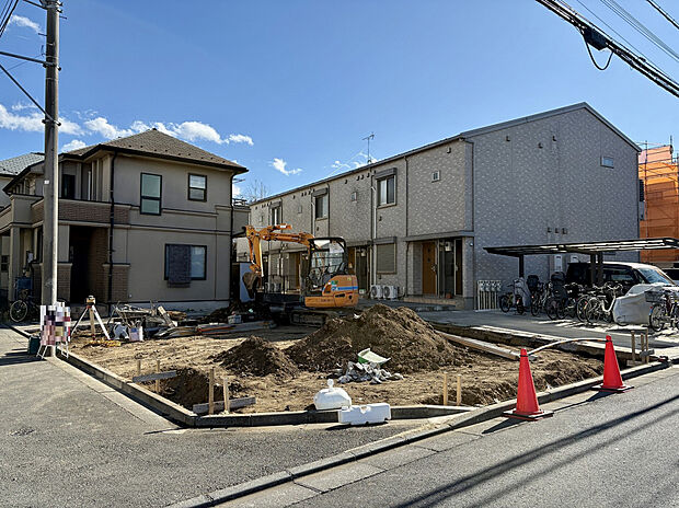 【【現地写真】】青梅街道、東京街道沿いには商業施設が点在◎買い物に便利なロケーションで、幅広い世帯が暮らしやすい立地です。また、医療施設や郵便局なども徒歩圏内に揃っています。
