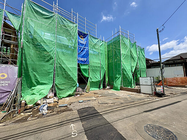 【【現地写真】】両面が道路に面した開放感溢れる立地です。開放的な立地を活かし、採光・通風に配慮した個性豊かなプランをご用意しています。