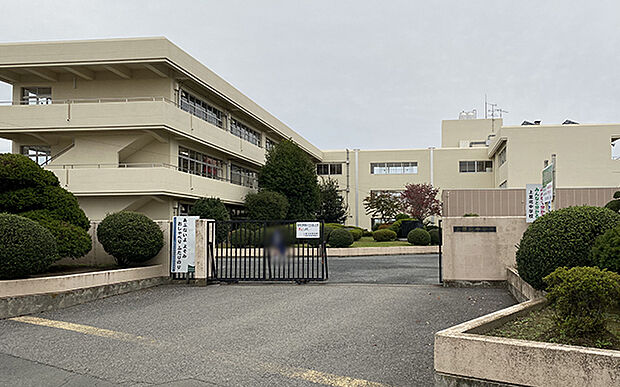 上里北中学校（約1,050m）