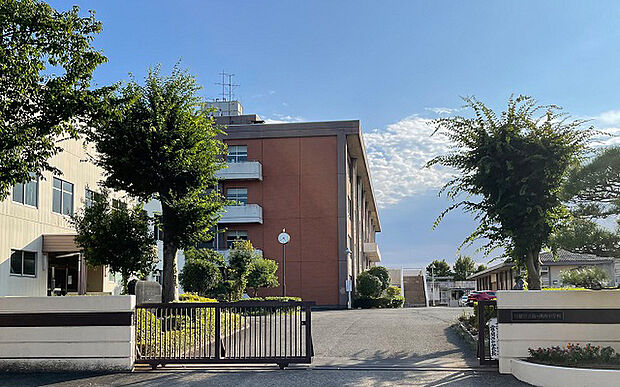 霞ケ関西中学校(約2,700m)