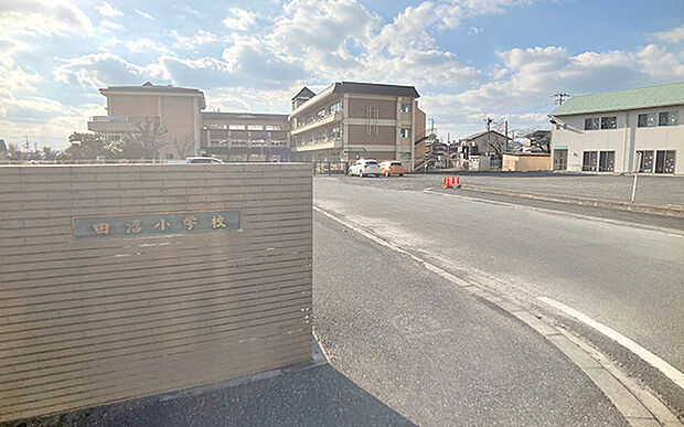 田沼小学校（約750m）