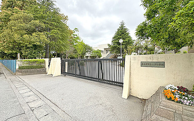 市立上沖小学校（約580m）