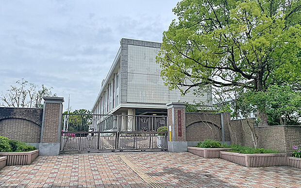 みよし市立中部小学校（約560m）