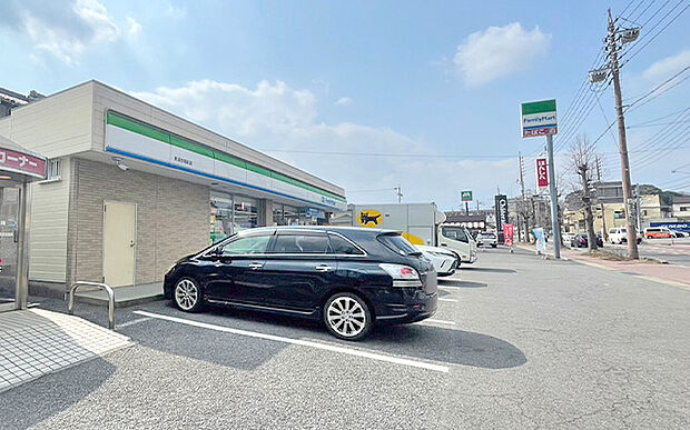 ファミリーマート（約900m）