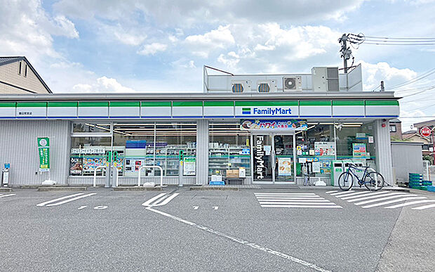 ファミリーマート（約160m）