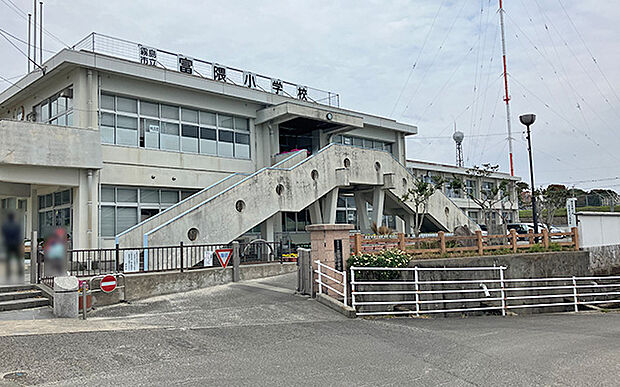 霧島市立富隈小学校（約1,950m）