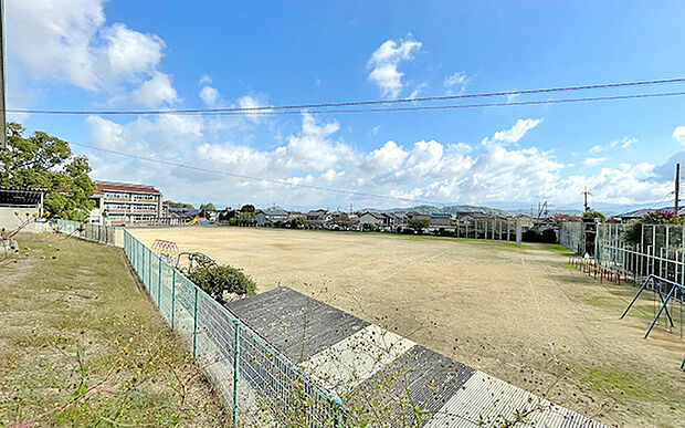 御所小学校(約260m)