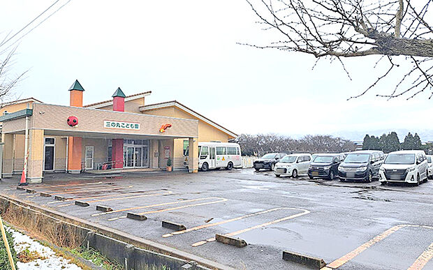 三の丸こども園(約1,040m)