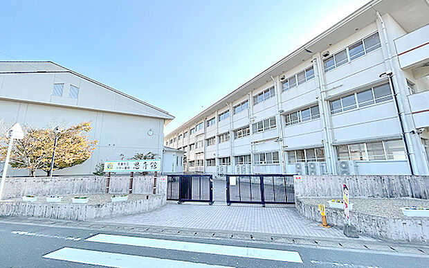 佐賀市立小中一貫校思斉館（約450m）