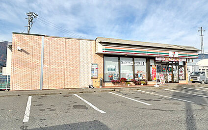 セブンイレブン信州山形店 990m