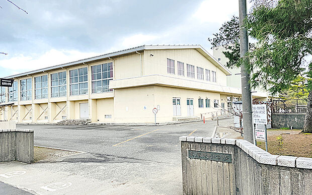 新潟市立葛塚東小学校(約1,020m)