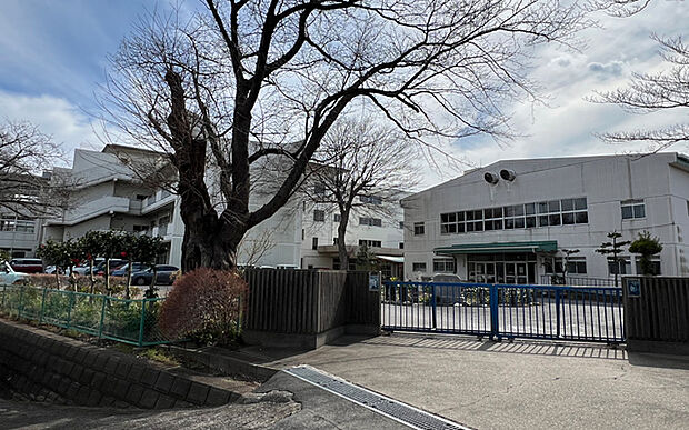 市立白山中学校（約2,110m）