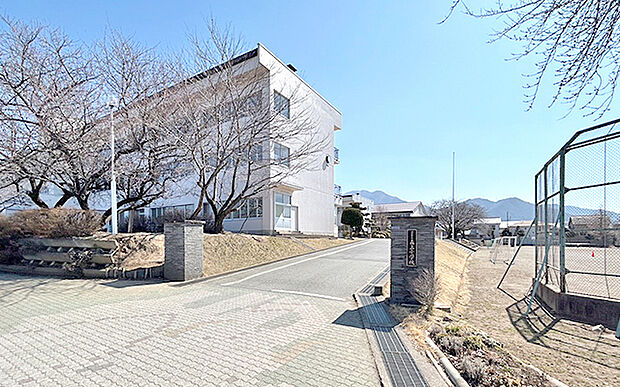 須坂市立森上小学校（約230m）