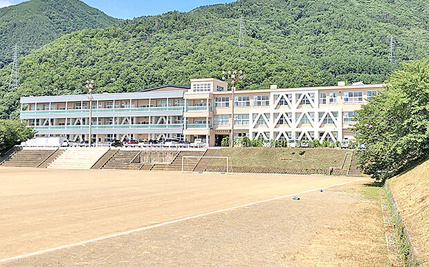 市立第三中学校（約1,600m）
