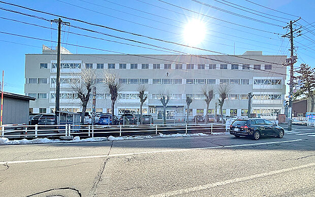 上越市立直江津南小学校(約1,840m)
