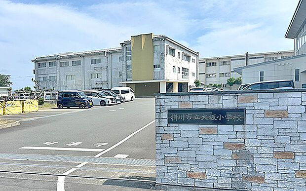 掛川市立大坂小学校(約1,600m)