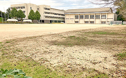 牛久市立牛久第一中学校 1430m