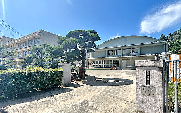 市立瀬戸小学校(約1,400m)