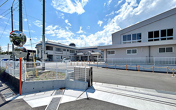 市立小笠原小学校(約1,100m)