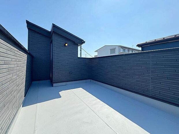 ◆スカイバルコニーには水栓・コンセント・照明が付いています!全棟スカイバルコニーからは富士山と大山を望めます!(1号棟)