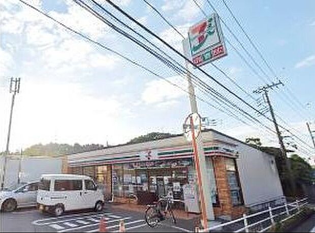 セブンイレブン横浜栄紅葉橋店(約707m)