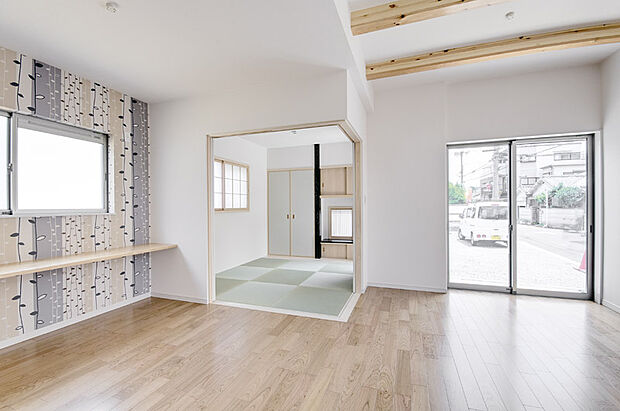 【当社施工例】リビングに続く和室は、ママと子供の団欒スペース、一緒にお昼寝にも便利です。