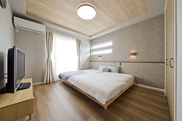 【洋室内装写真】主寝室は奥様とご主人様の特別な空間。毎日寝るお部屋はおしゃれな空間にしたいですね。