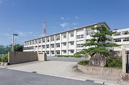 日進市立日進西中学校 1800m～1900m(徒歩23分～24分)